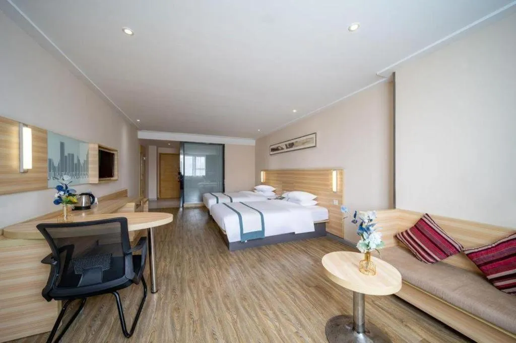 Bed in City Comfort Inn Maoming High Speed Railway Station Wenming Road