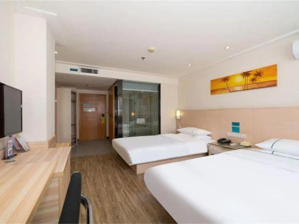Bed in City Comfort Inn Maoming High Speed Railway Station Wenming Road
