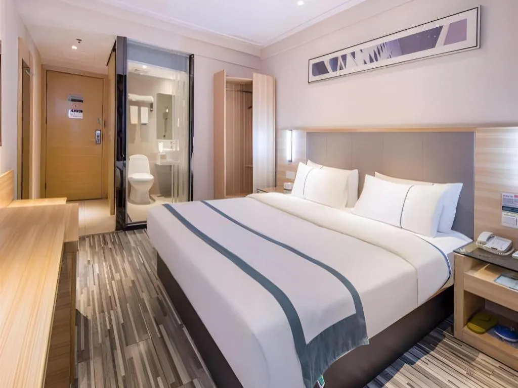 Bed in City Comfort Inn Maoming High Speed Railway Station Wenming Road