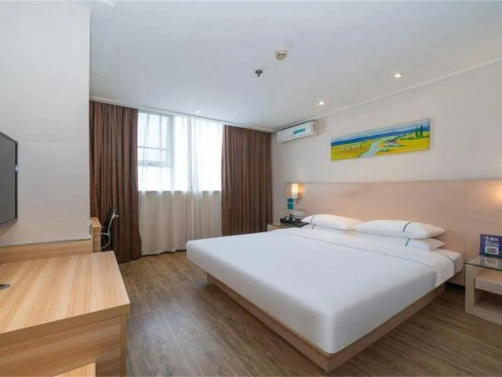 Bed in City Comfort Inn Maoming High Speed Railway Station Wenming Road