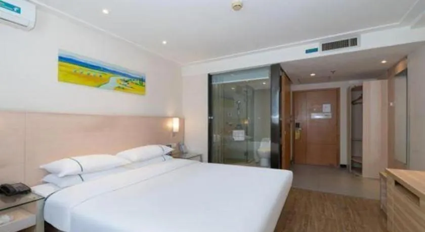 Bed in City Comfort Inn Maoming High Speed Railway Station Wenming Road