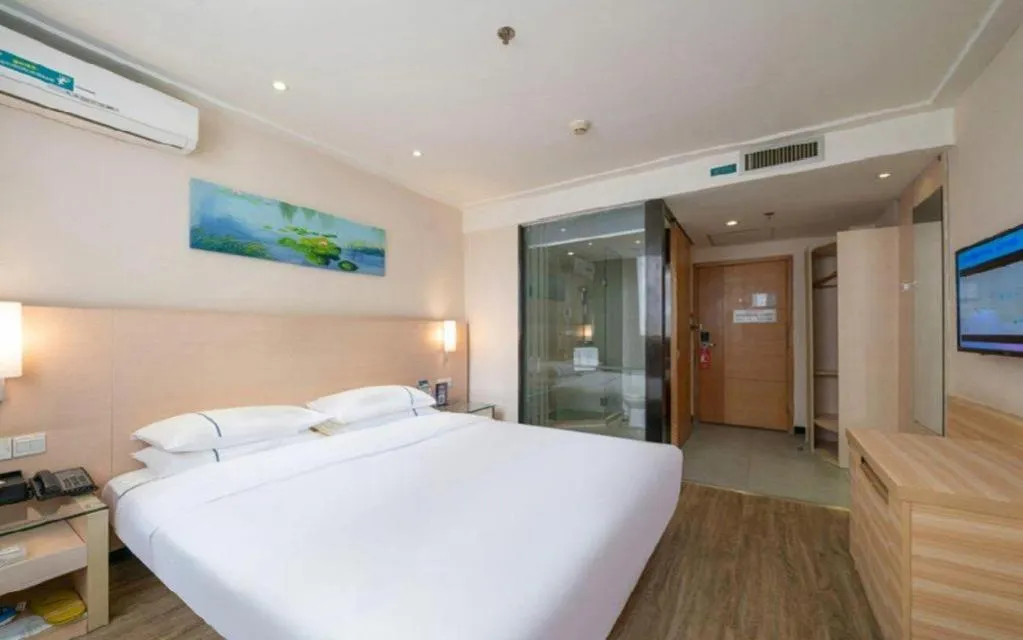 Bed in City Comfort Inn Maoming High Speed Railway Station Wenming Road