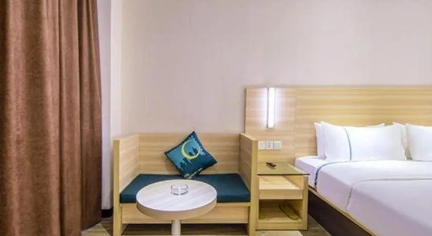 Bed in City Comfort Inn Maoming High Speed Railway Station Wenming Road