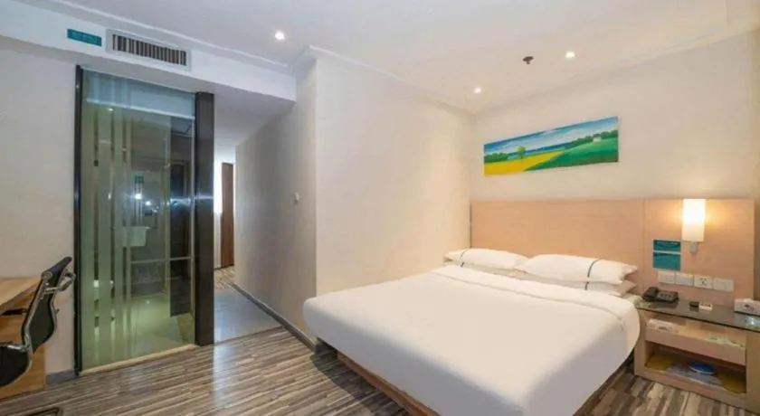 Bed in City Comfort Inn Maoming High Speed Railway Station Wenming Road