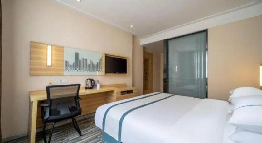 Bed in City Comfort Inn Maoming High Speed Railway Station Wenming Road