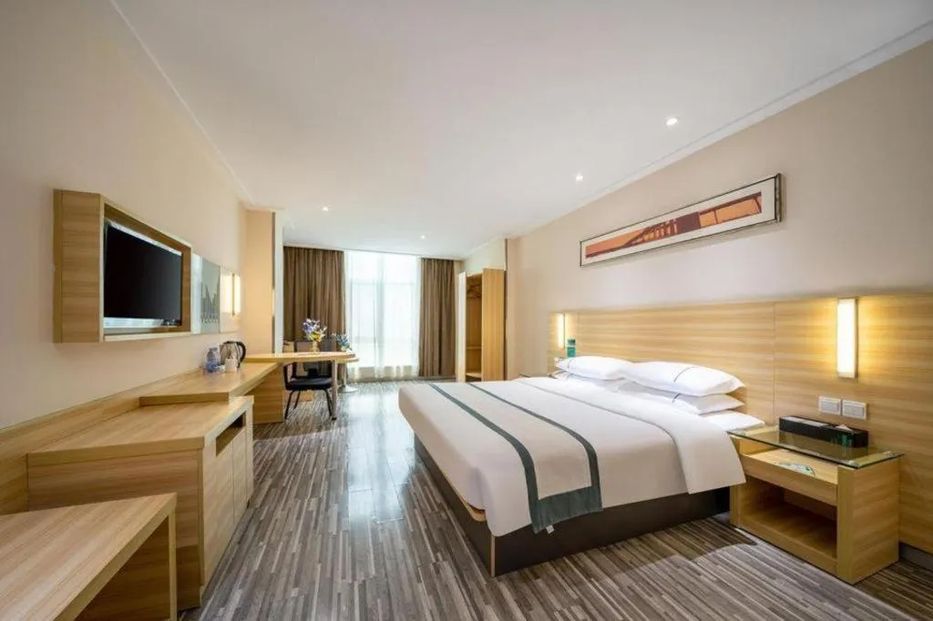 Bed in City Comfort Inn Maoming High Speed Railway Station Wenming Road