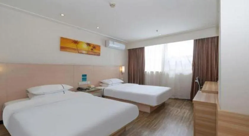 Bed in City Comfort Inn Maoming High Speed Railway Station Wenming Road