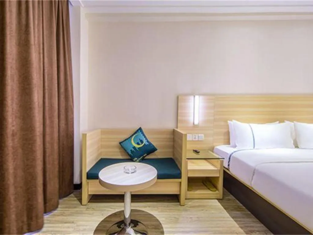 Bed in City Comfort Inn Maoming High Speed Railway Station Wenming Road