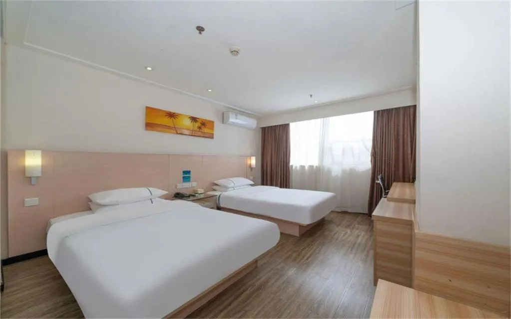 Bed in City Comfort Inn Maoming High Speed Railway Station Wenming Road