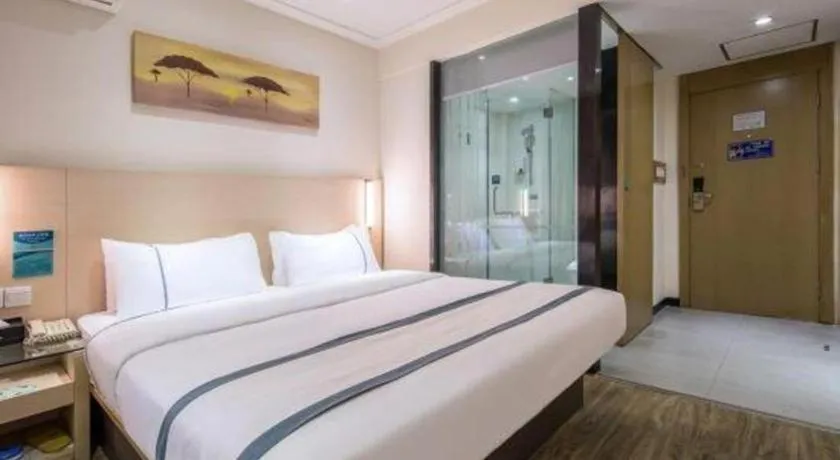 Bed in City Comfort Inn Maoming High Speed Railway Station Wenming Road