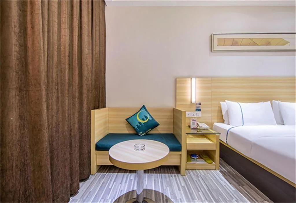 Bed in City Comfort Inn Maoming High Speed Railway Station Wenming Road