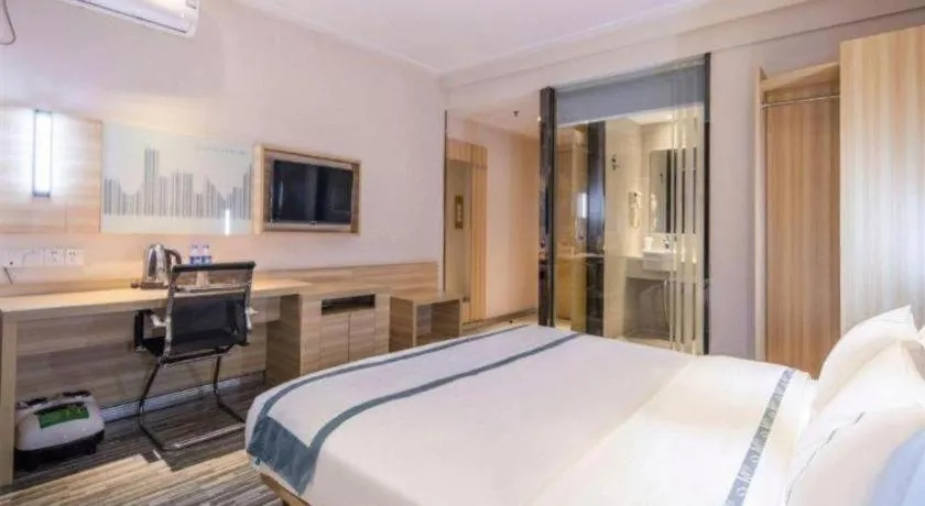 Bed in City Comfort Inn Maoming High Speed Railway Station Wenming Road