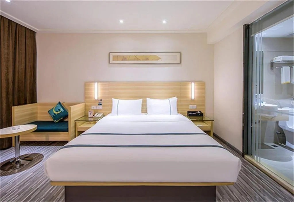 Bed in City Comfort Inn Maoming High Speed Railway Station Wenming Road