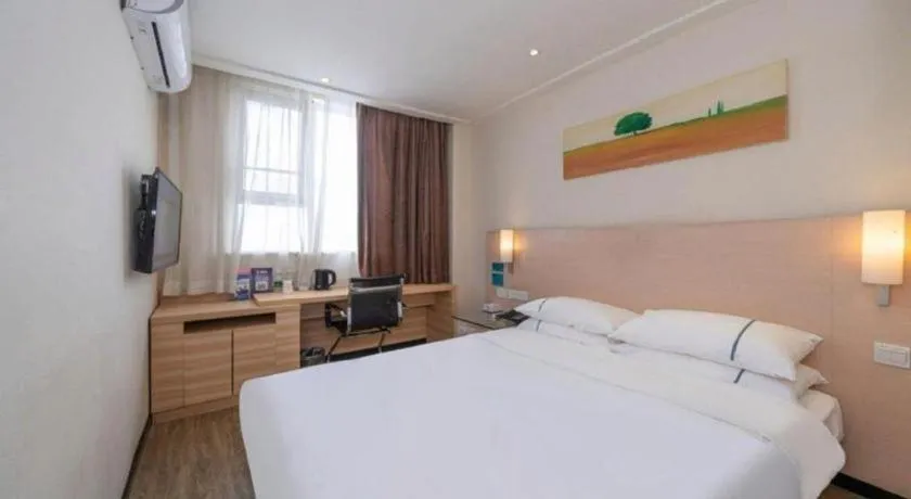 Bed in City Comfort Inn Maoming High Speed Railway Station Wenming Road