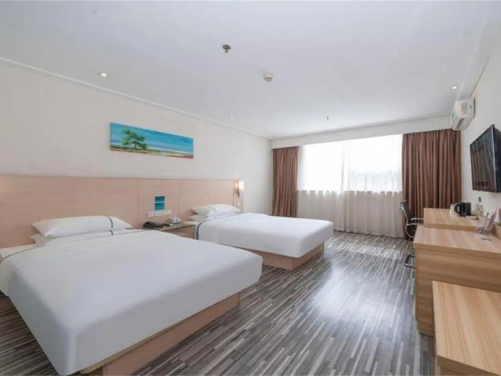 Bed in City Comfort Inn Maoming High Speed Railway Station Wenming Road