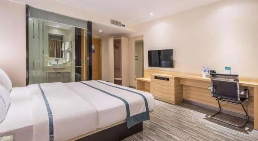 Bed in City Comfort Inn Maoming High Speed Railway Station Wenming Road