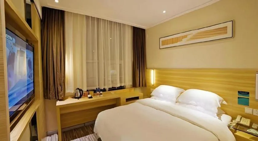 Bed in City Comfort Inn Maoming High Speed Railway Station Wenming Road