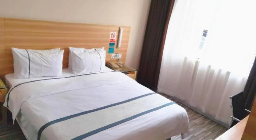Bed in City Comfort Inn Maoming High Speed Railway Station Wenming Road