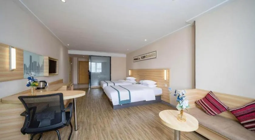 Bed in City Comfort Inn Maoming High Speed Railway Station Wenming Road