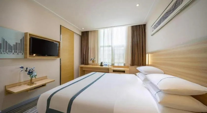 Bed in City Comfort Inn Maoming High Speed Railway Station Wenming Road