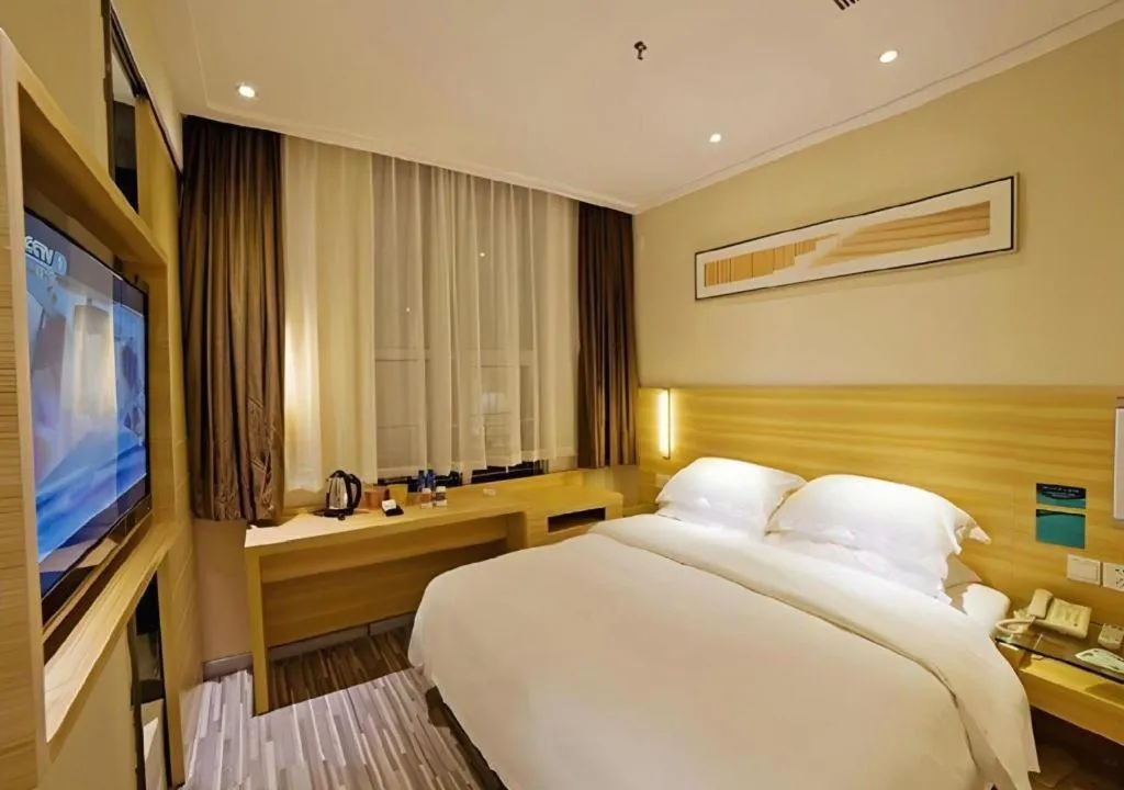 Bed in City Comfort Inn Maoming High Speed Railway Station Wenming Road