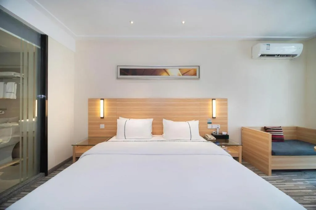 Bed in City Comfort Inn Wuhan Rui'an Street Metro Station