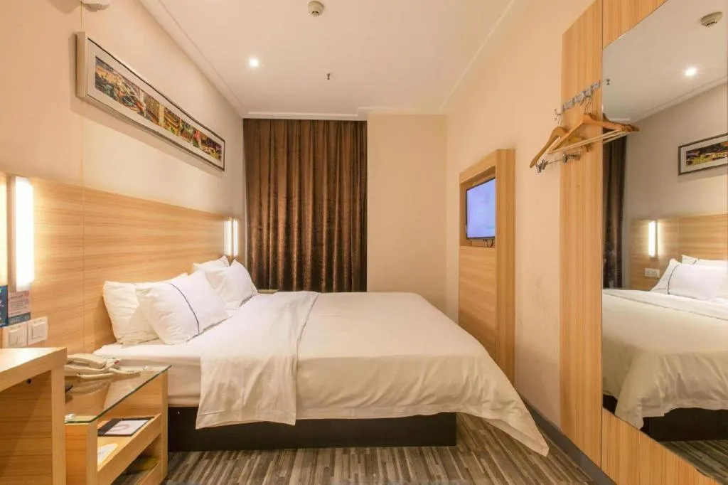 Bed in City Comfort Inn Wuhan Rui'an Street Metro Station