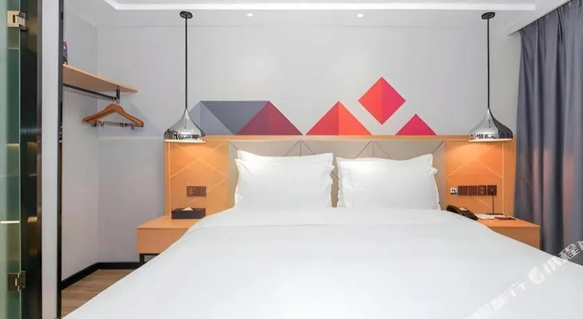 Bed in Borrman Hotel Zhuhai Gongbei Port Fuhuali Light Rail