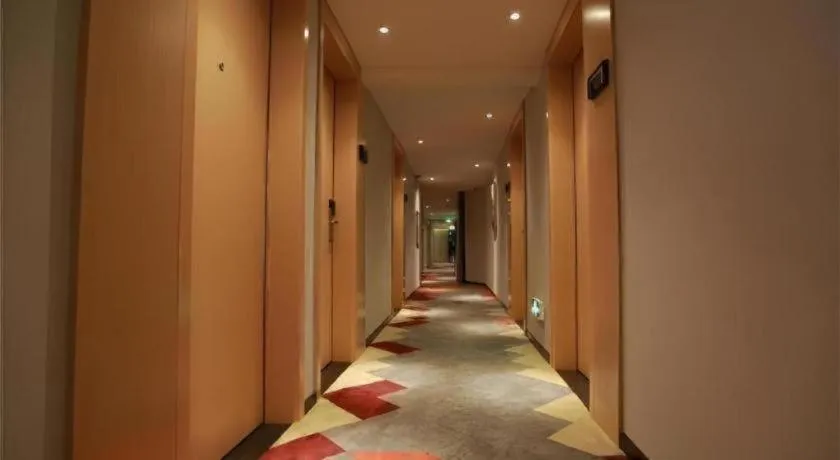 Borrman Hotel Zhuhai Gongbei Port Fuhuali Light Rail