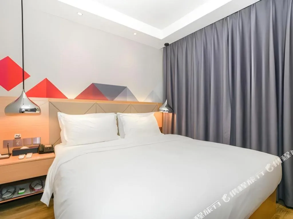 Bed in Borrman Hotel Zhuhai Gongbei Port Fuhuali Light Rail