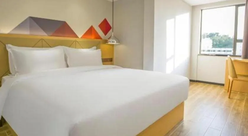 Bed in Borrman Hotel Zhuhai Gongbei Port Fuhuali Light Rail