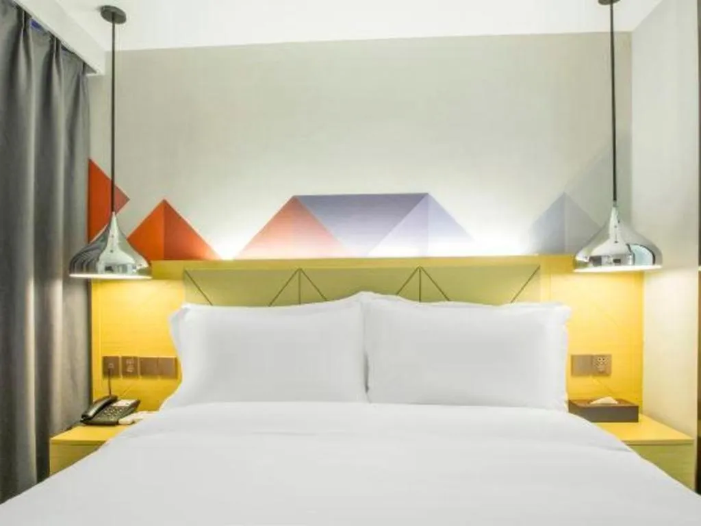 Bed in Borrman Hotel Zhuhai Gongbei Port Fuhuali Light Rail