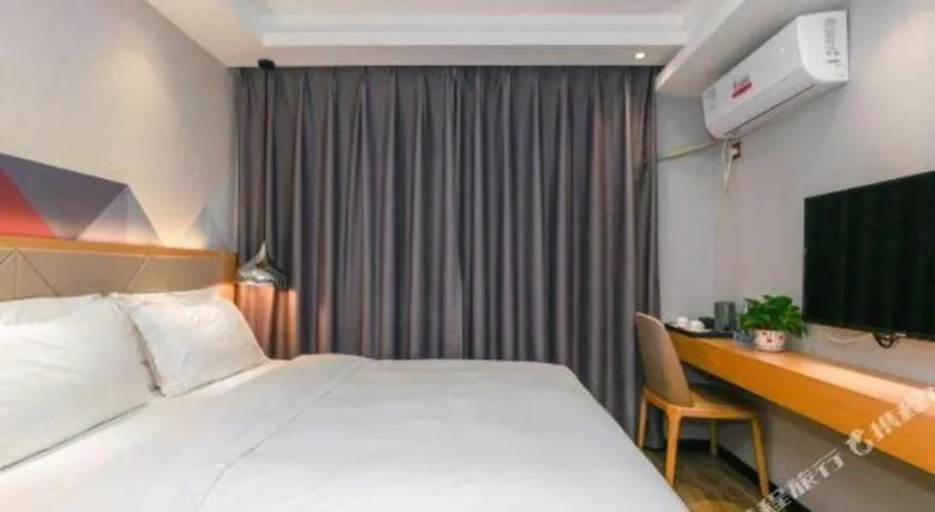 Bed in Borrman Hotel Zhuhai Gongbei Port Fuhuali Light Rail