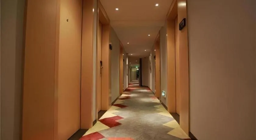 Borrman Hotel Zhuhai Gongbei Port Fuhuali Light Rail