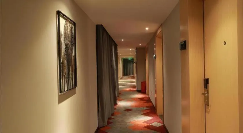 Borrman Hotel Zhuhai Gongbei Port Fuhuali Light Rail