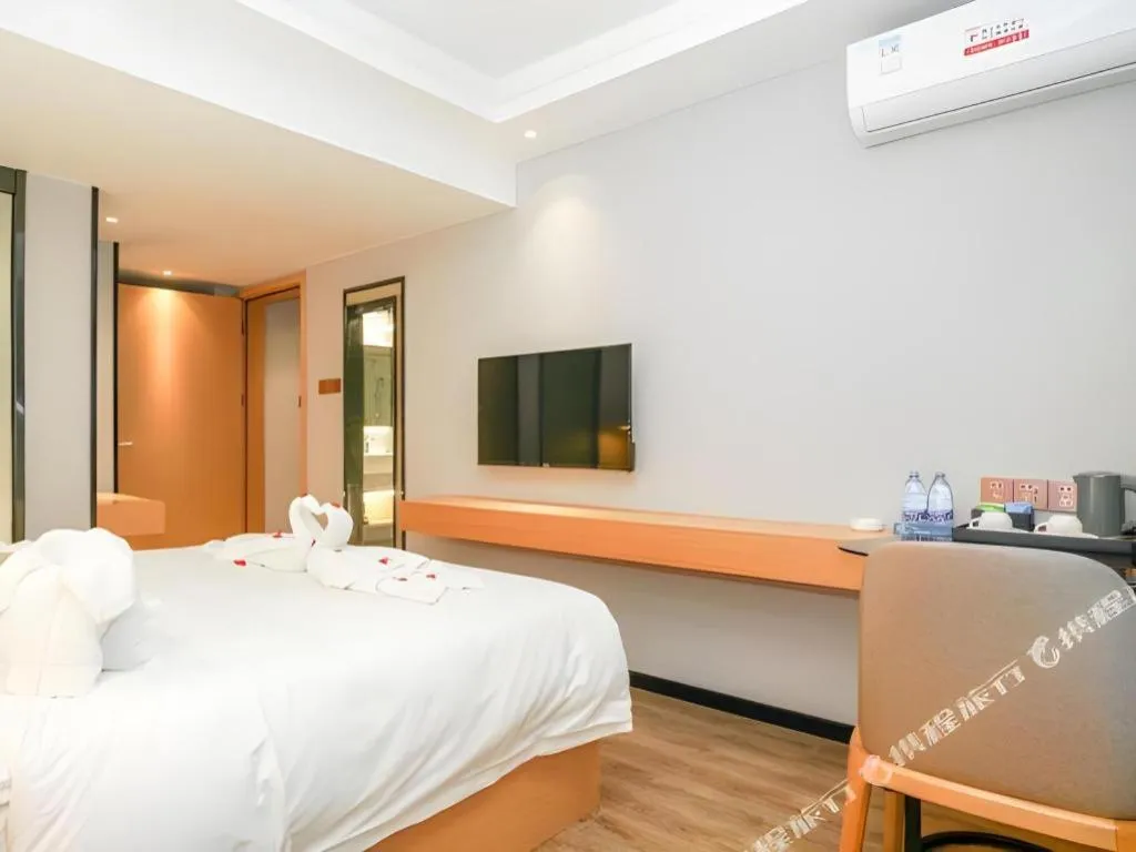 Bed in Borrman Hotel Zhuhai Gongbei Port Fuhuali Light Rail