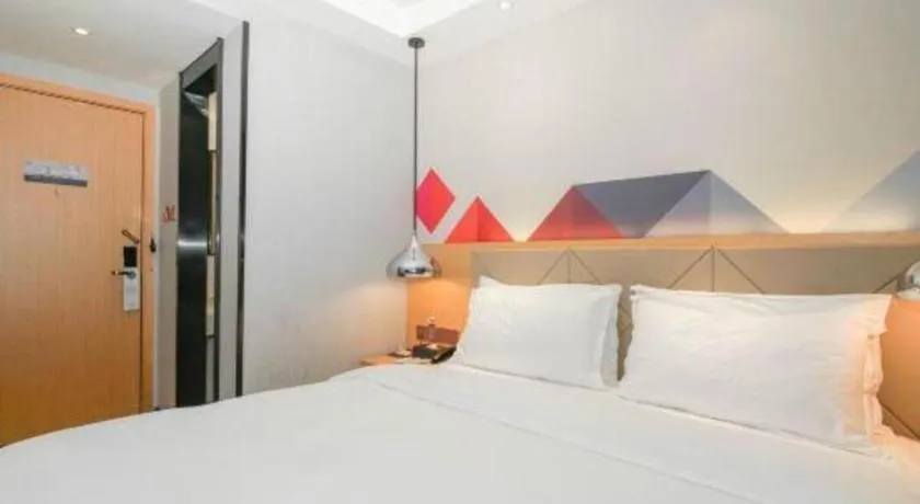 Bed in Borrman Hotel Zhuhai Gongbei Port Fuhuali Light Rail