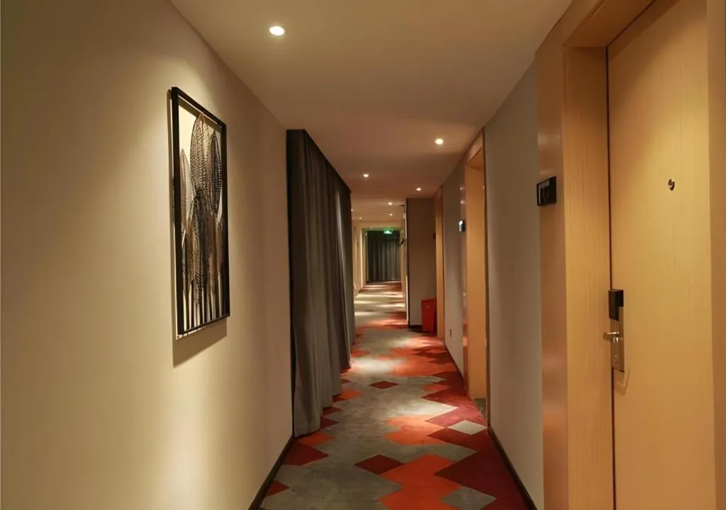 Borrman Hotel Zhuhai Gongbei Port Fuhuali Light Rail