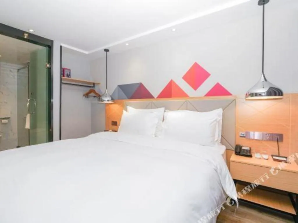 Bed in Borrman Hotel Zhuhai Gongbei Port Fuhuali Light Rail