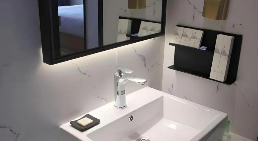 Borrman Hotel Zhuhai Gongbei Port Fuhuali Light Rail