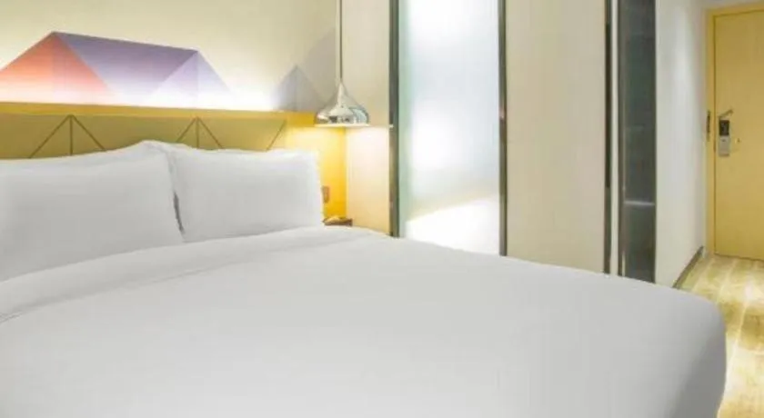 Bed in Borrman Hotel Zhuhai Gongbei Port Fuhuali Light Rail