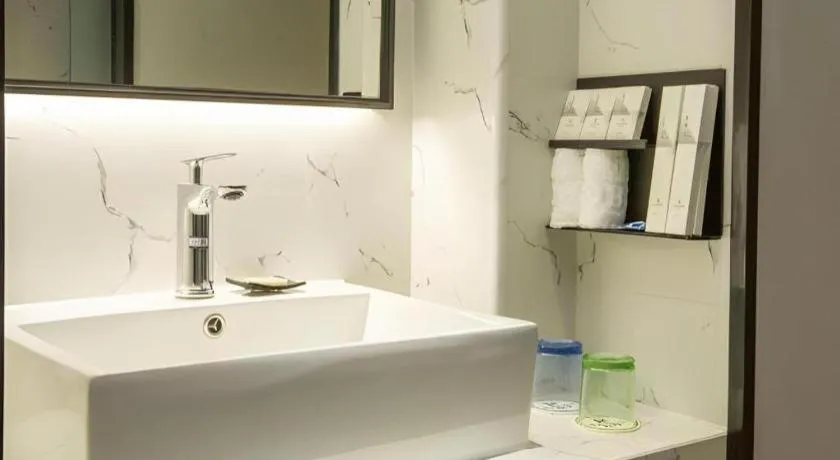 Borrman Hotel Zhuhai Gongbei Port Fuhuali Light Rail