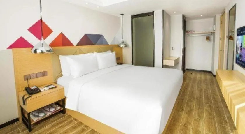 Bed in Borrman Hotel Zhuhai Gongbei Port Fuhuali Light Rail