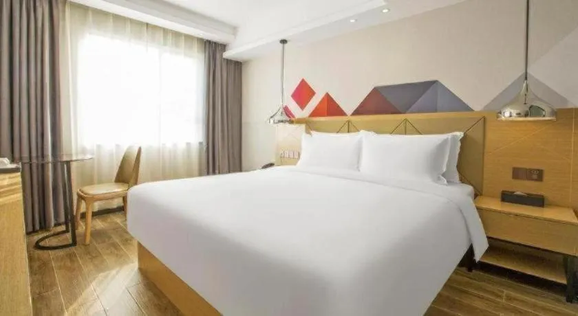 Bed in Borrman Hotel Zhuhai Gongbei Port Fuhuali Light Rail