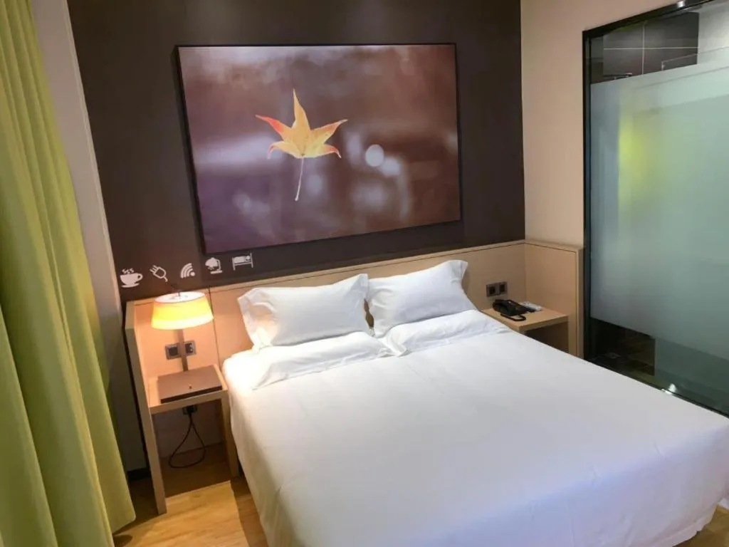 Bed in IU Hotel Taiyuan Changfeng West Street The Mixc