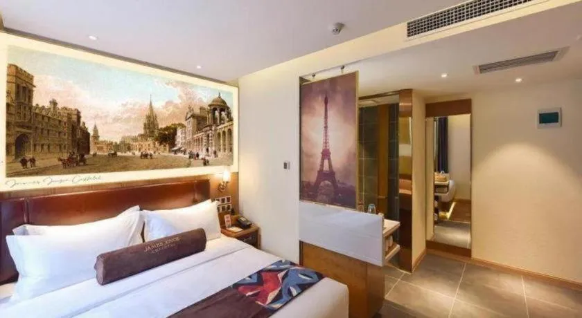 Bed in James Joyce Coffetel Beijing Station