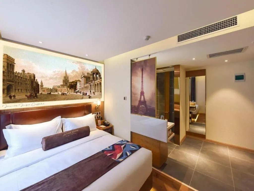 Bed in James Joyce Coffetel Beijing Station