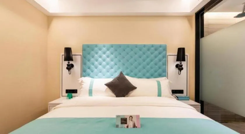 Bed in Xana Hotelle· Dalian Software Park University of Technology