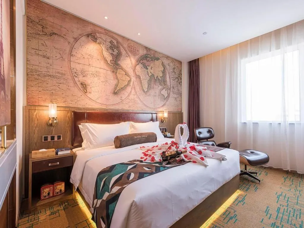 Bed in James Joyce Coffetel Beijing Pinggu Hospital Century Square