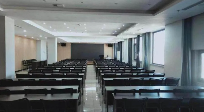 Magnotel Huludao Xingcheng Central Square Wenquan Street